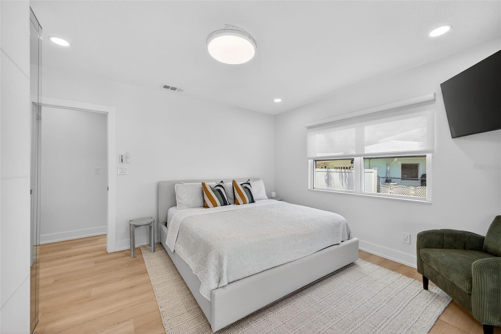 VENETIAN POINT - Residential