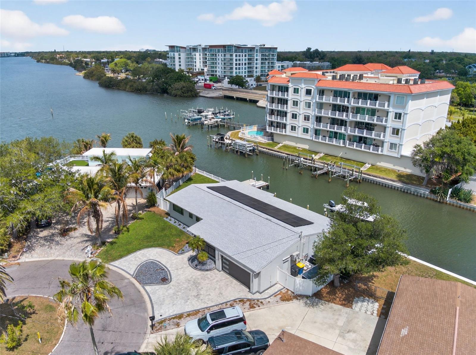 VENETIAN POINT - Residential
