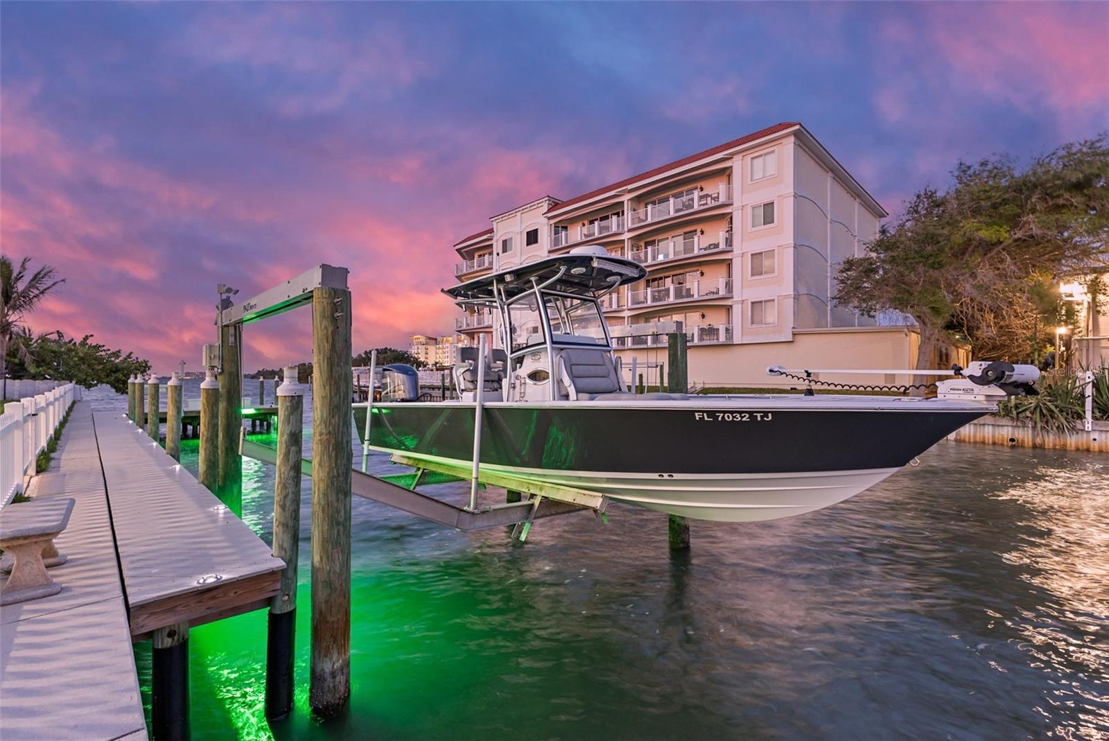 VENETIAN POINT - Residential