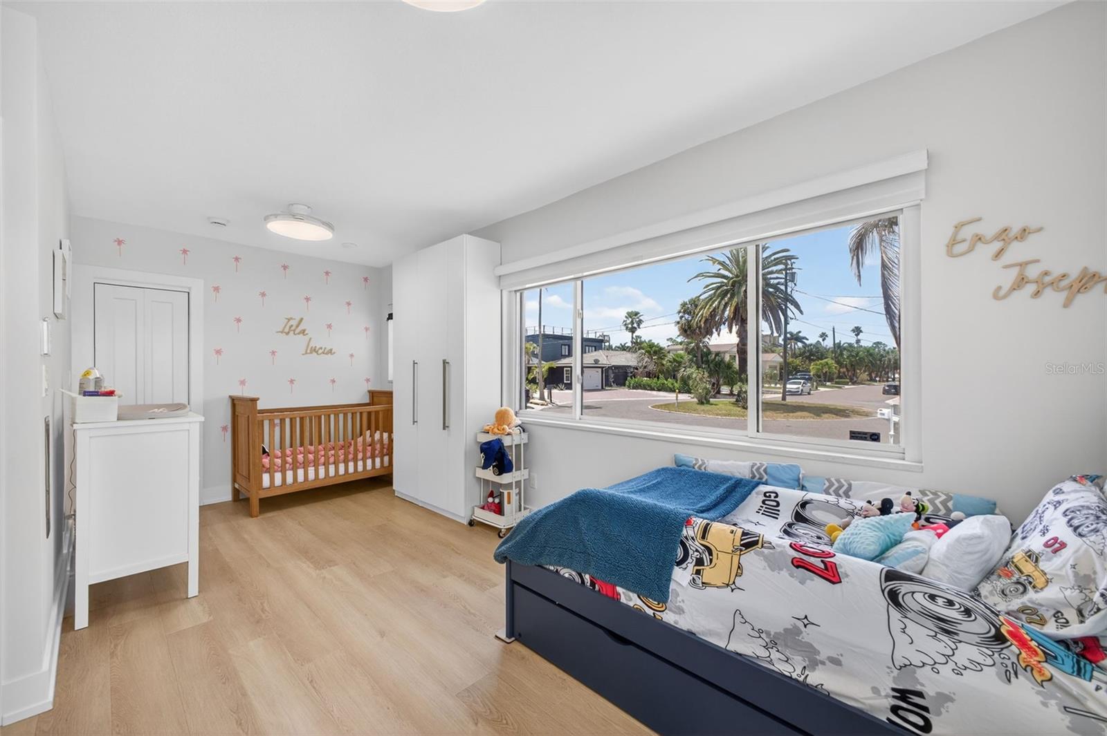 VENETIAN POINT - Residential