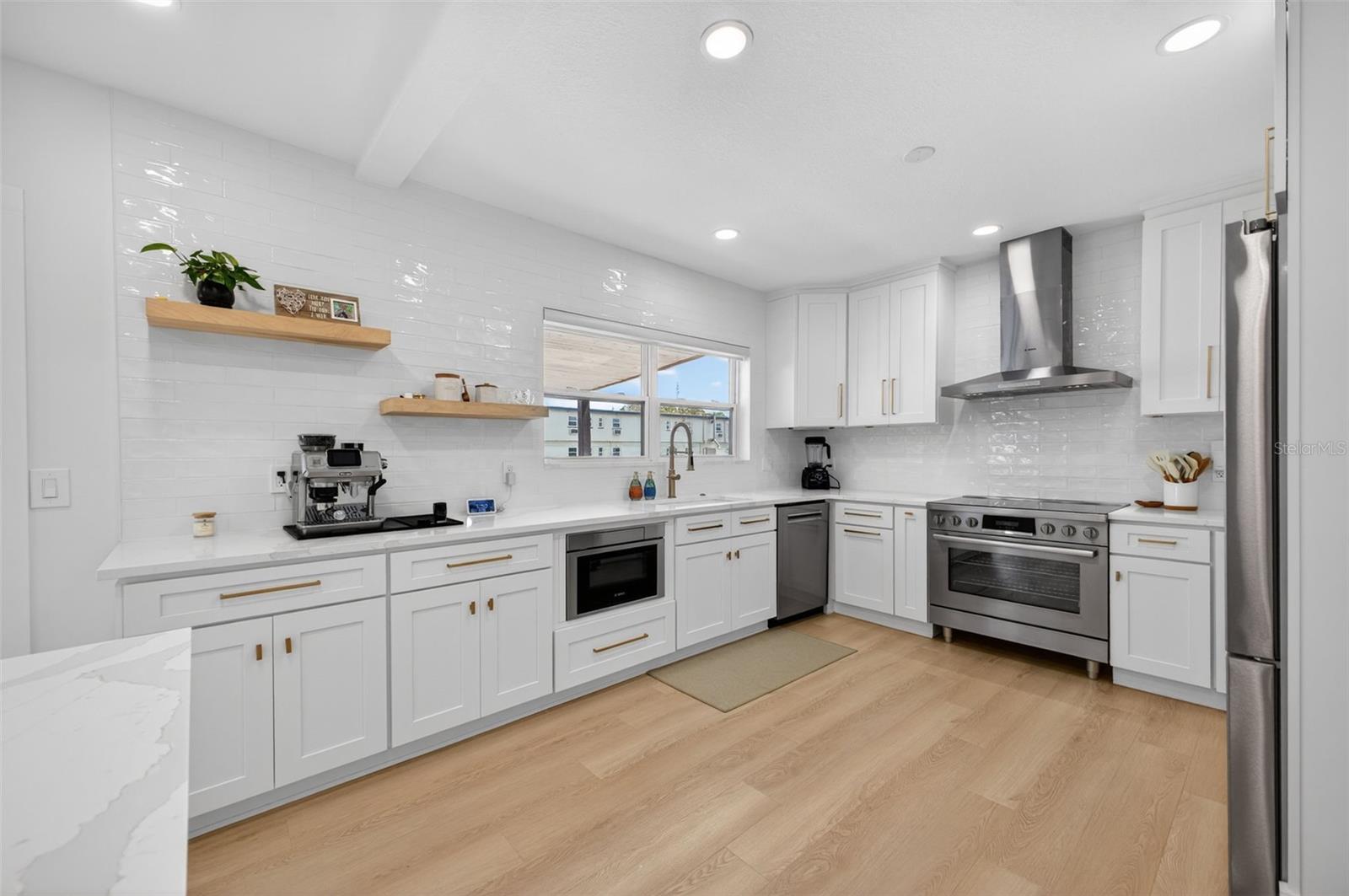 VENETIAN POINT - Residential