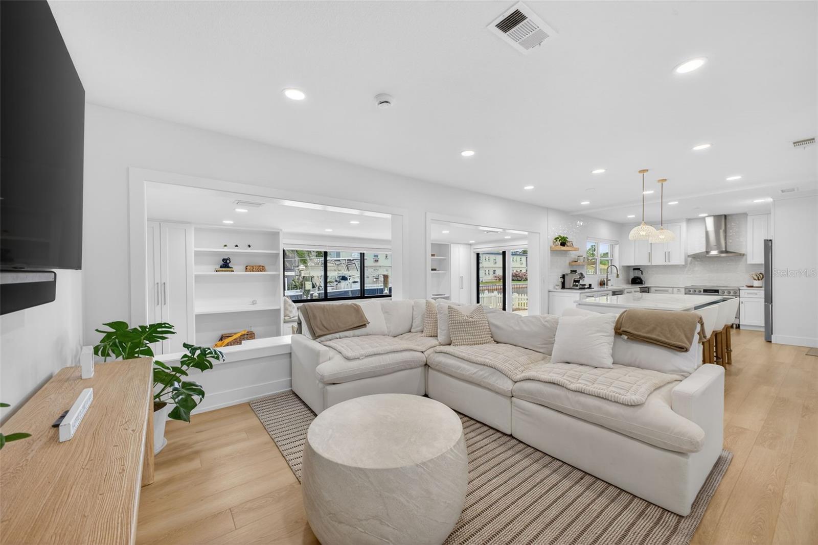 VENETIAN POINT - Residential