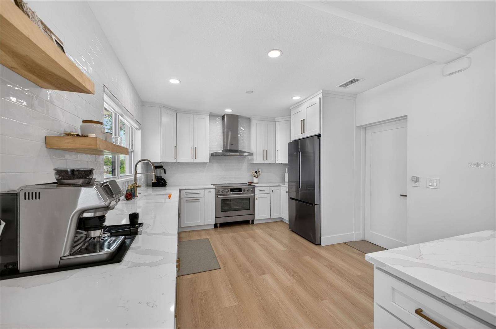 VENETIAN POINT - Residential