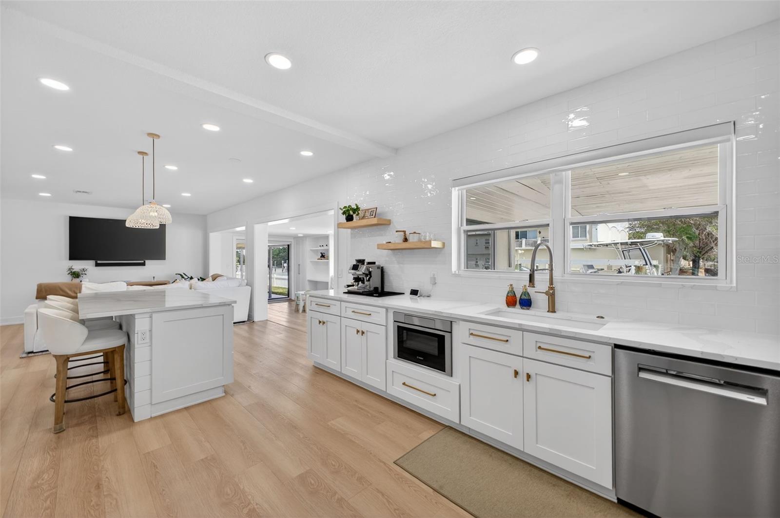 VENETIAN POINT - Residential