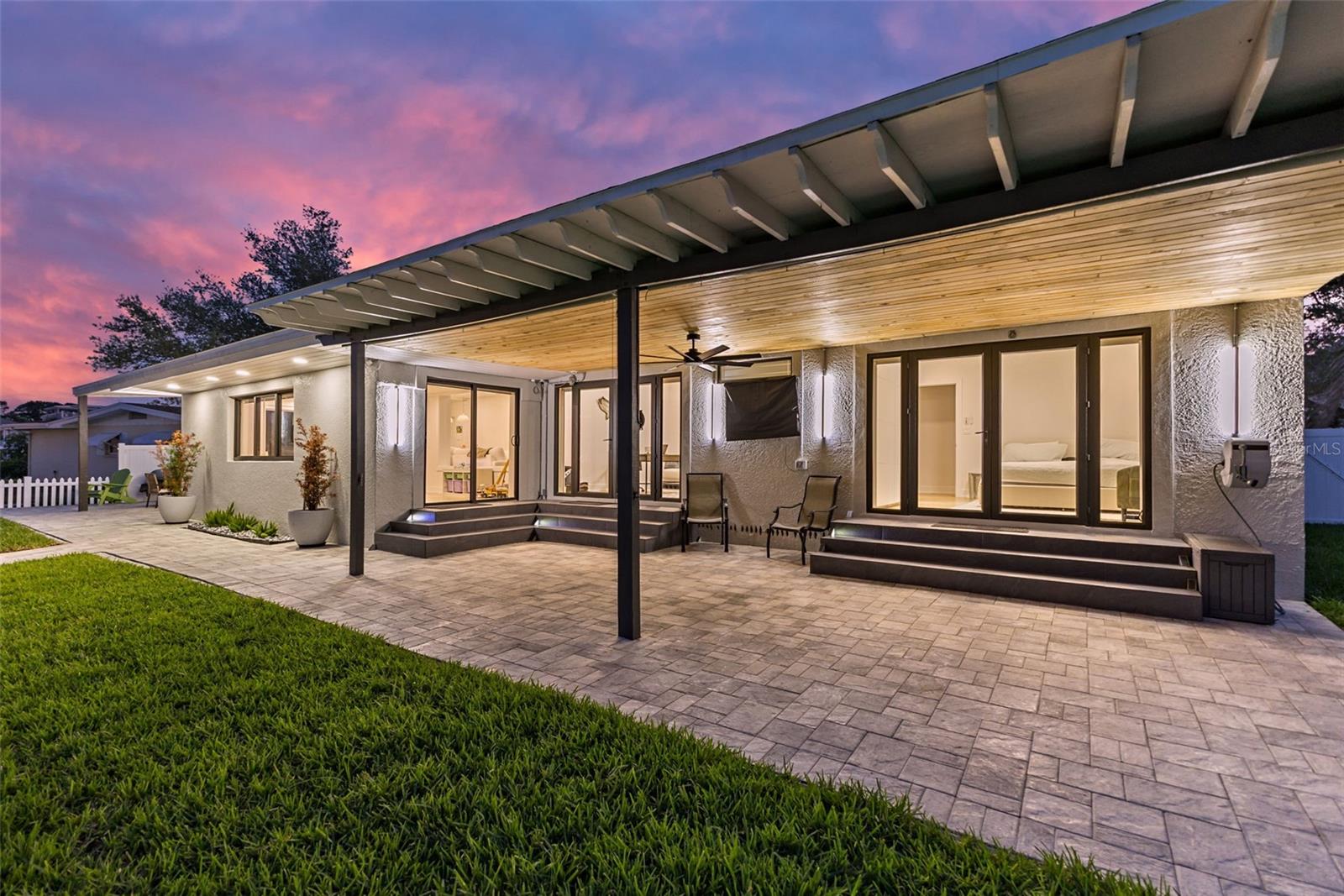 VENETIAN POINT - Residential
