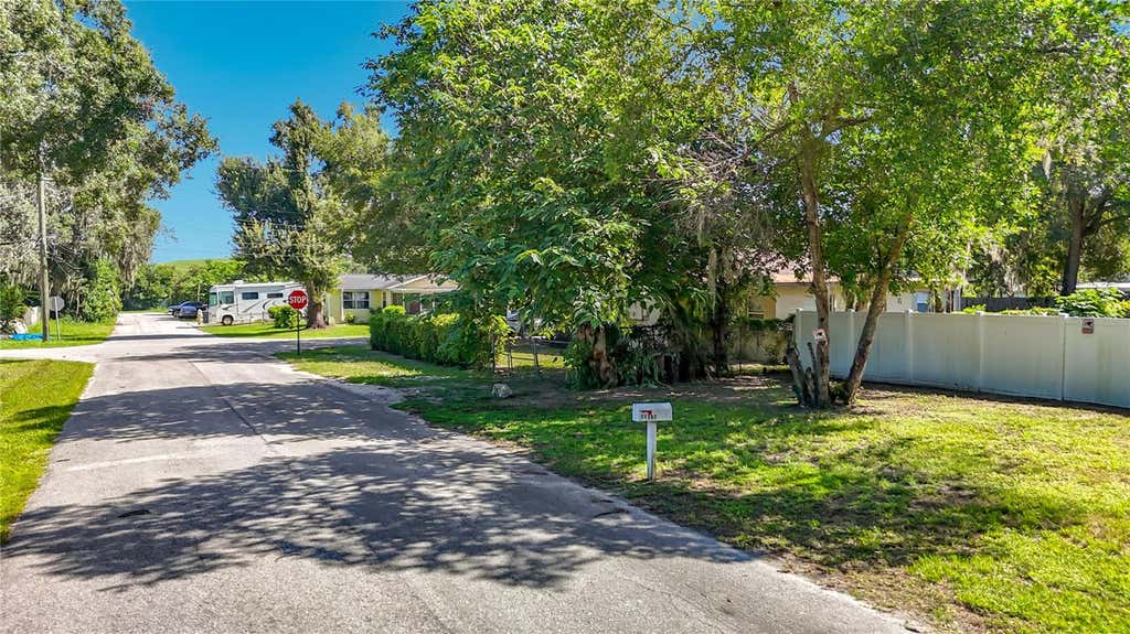 Photo of 11707 Carver St, Thonotosassa, FL 33592 (MLS # TB8538086)