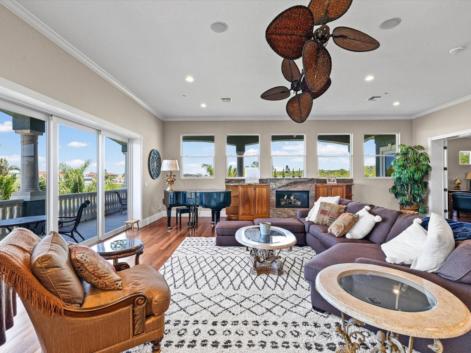 INDIAN ROCKS - Residential