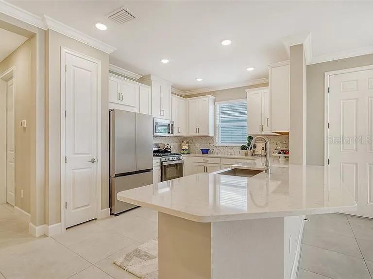 AZARIO ESPLANADE - Residential