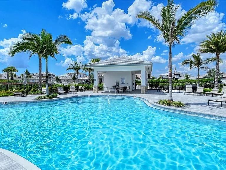 AZARIO ESPLANADE - Residential