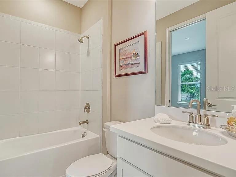 AZARIO ESPLANADE - Residential