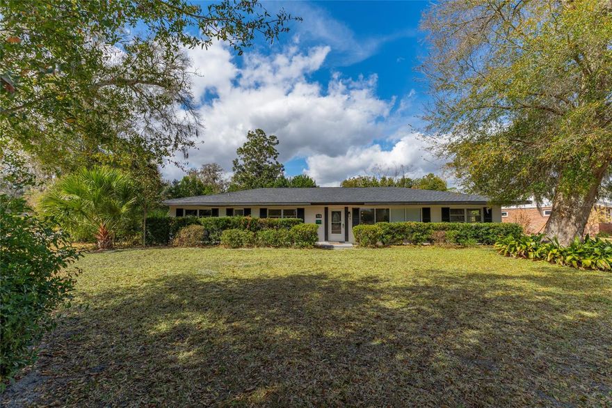 Beautiful single-family home located in DeLand. This property offers spacious living areas, functional layout, and comfortable bedrooms. Kitchen includes appliances and washer & dryer are included in the sale. Conveniently located near shopping, dining, schools, and major roadways. Ideal opportunity for primary residence or investment.