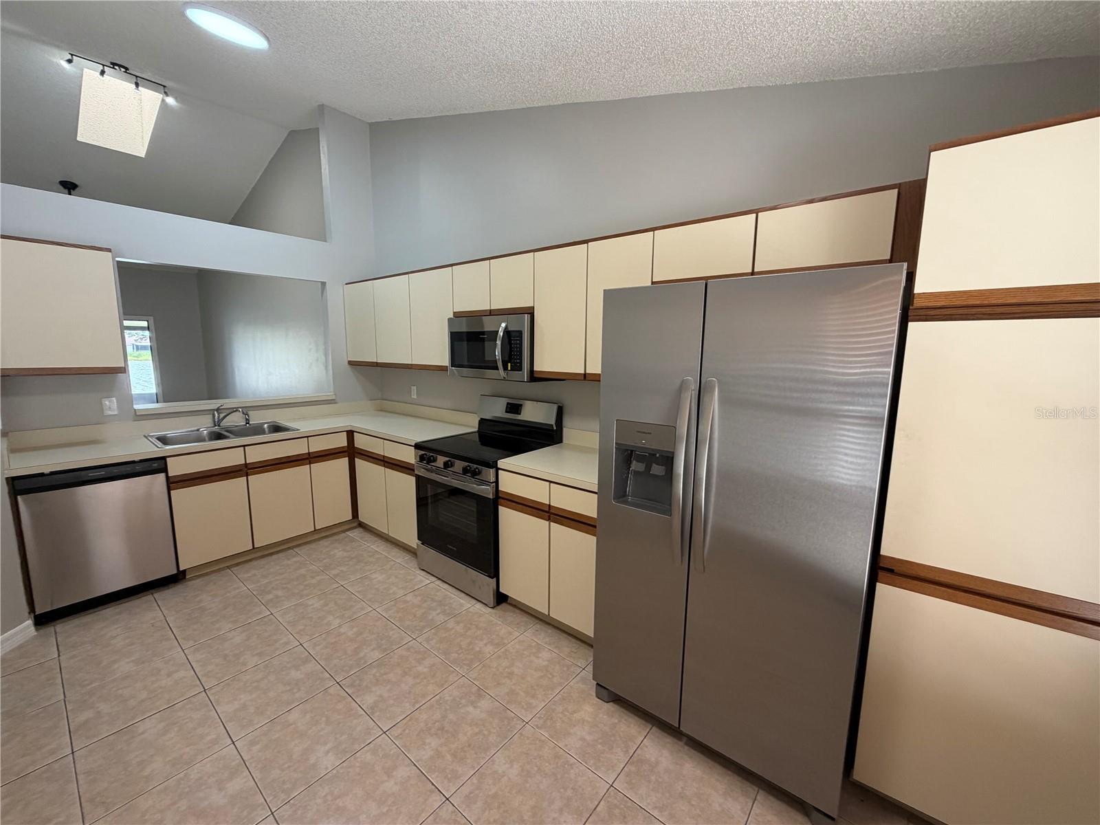 BVL LAKEPOINTE TWNHMS - Residential