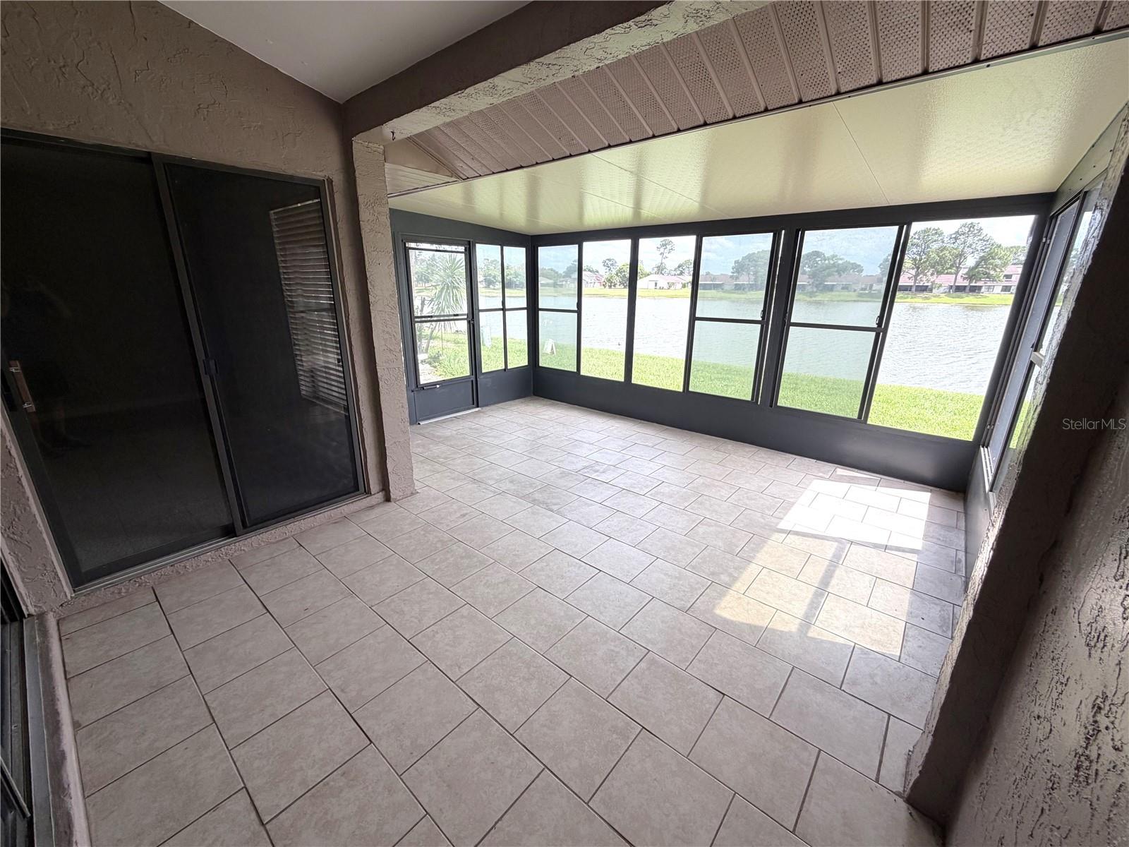 BVL LAKEPOINTE TWNHMS - Residential