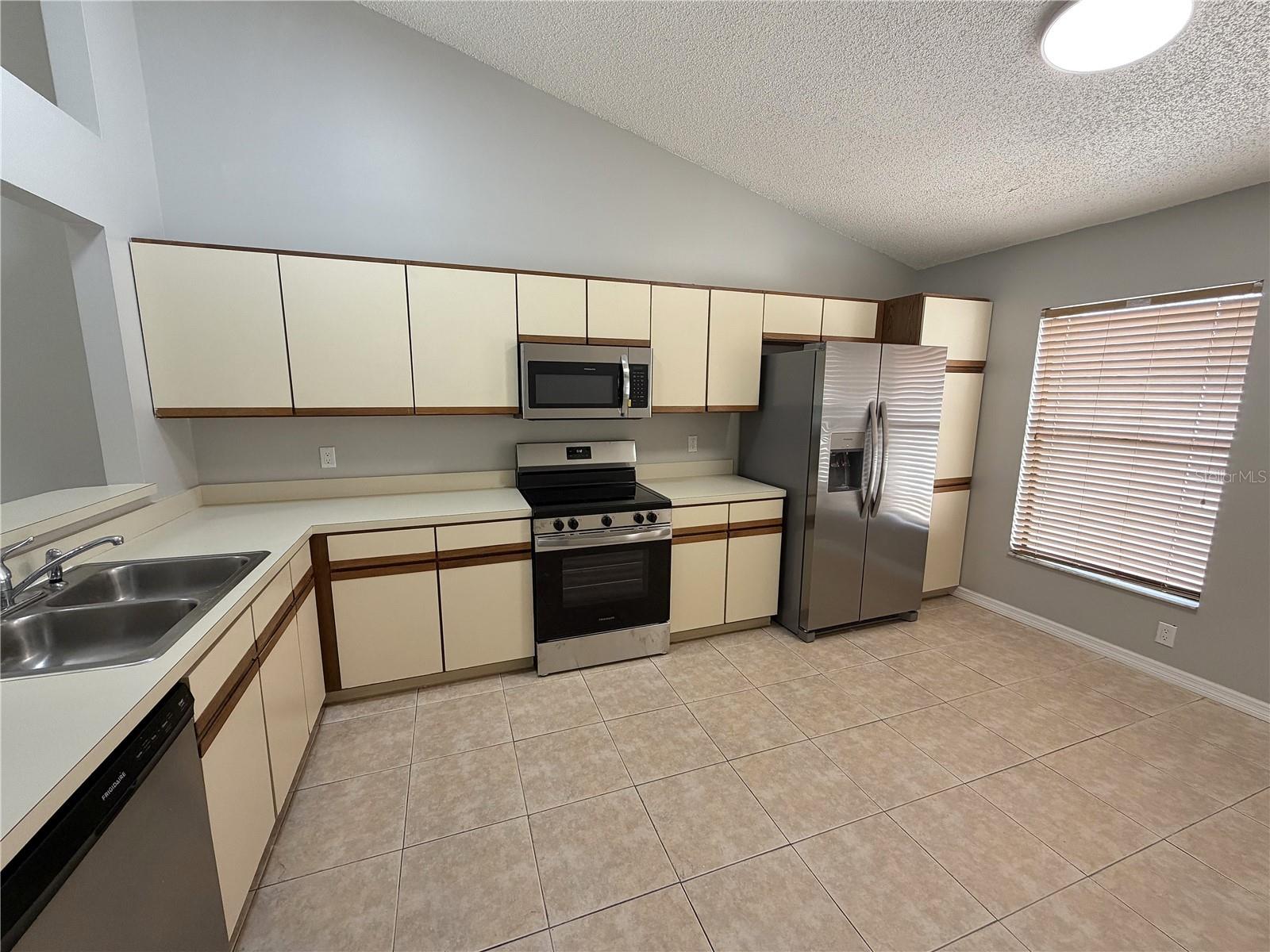 BVL LAKEPOINTE TWNHMS - Residential