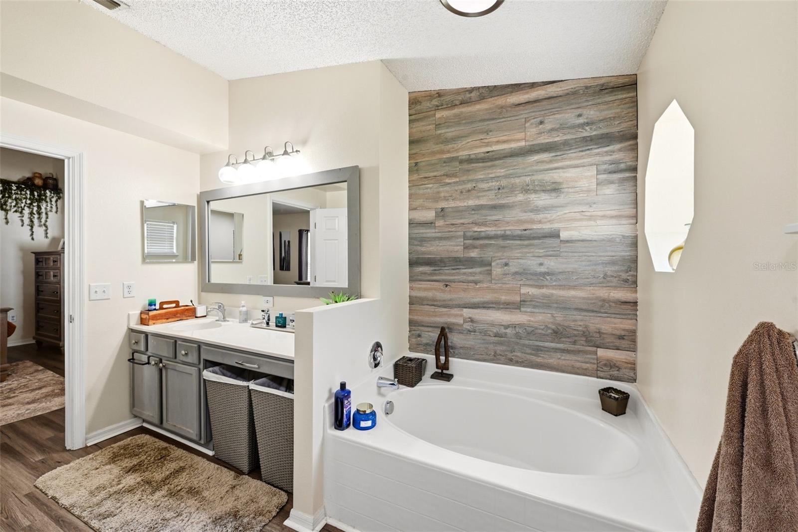 EMERALD COVE PH 02 - Residential