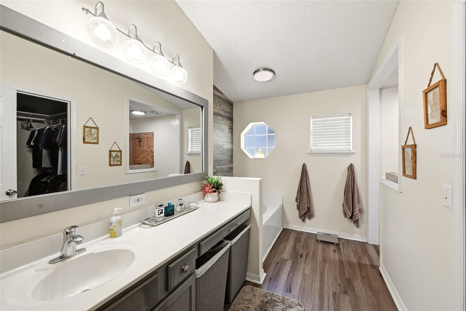 EMERALD COVE PH 02 - Residential