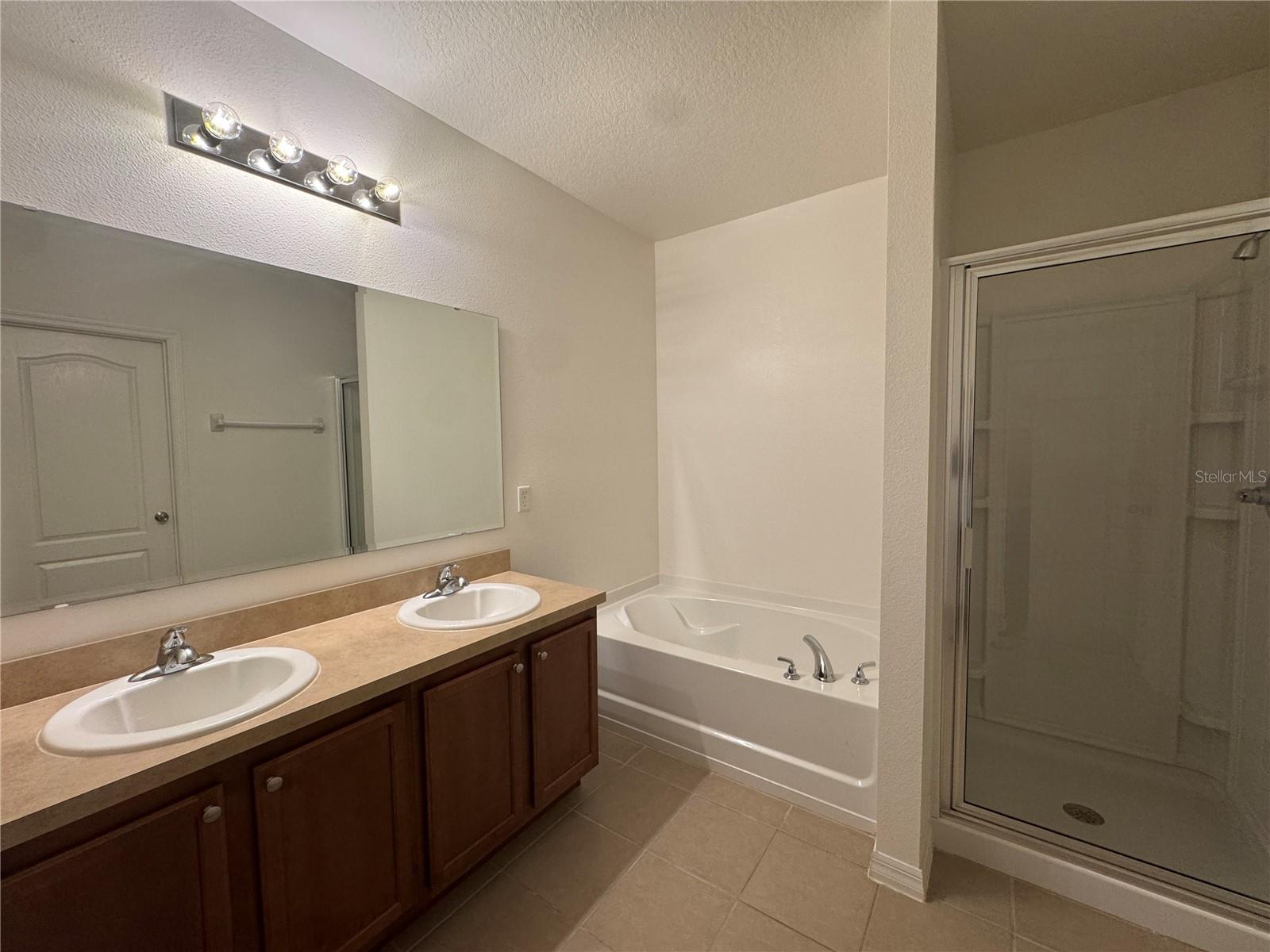 BARRINGTON ESTATES - Residential Lease