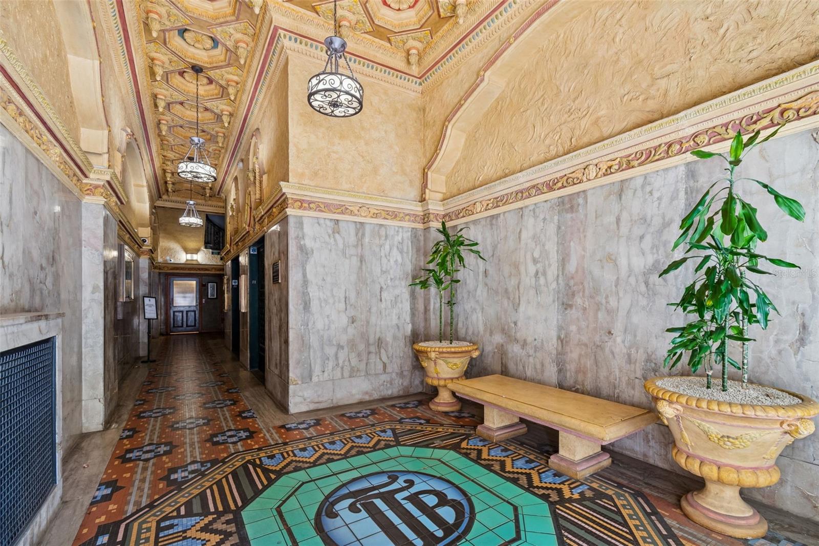 707 N FRANKLIN STREET 6