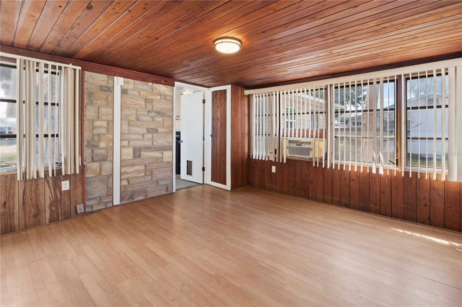 MAIN STREET - Residential