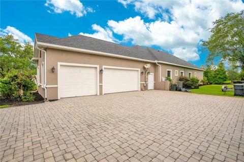 A home in WINTER HAVEN