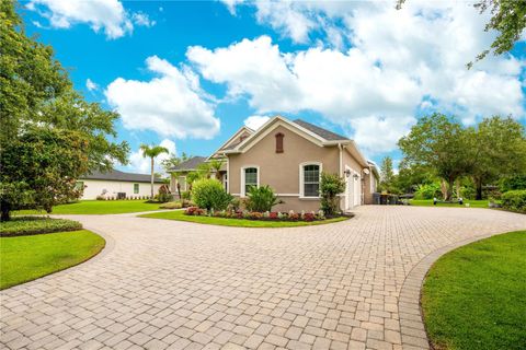 A home in WINTER HAVEN