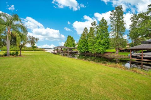 A home in WINTER HAVEN