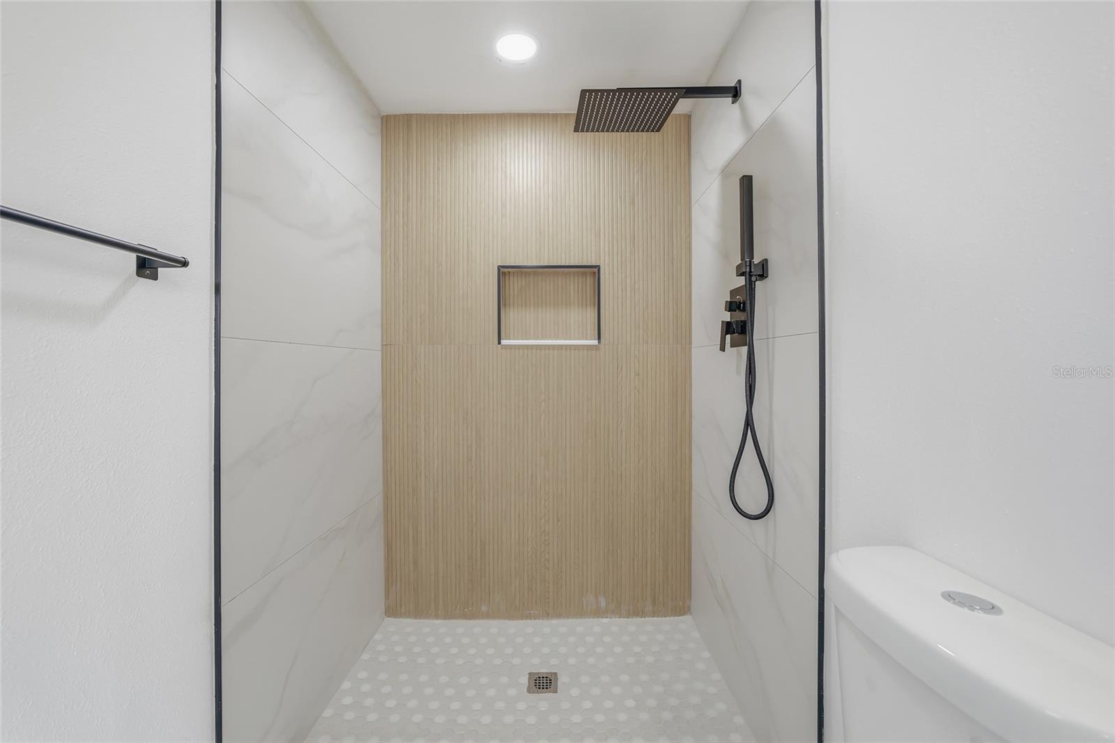 HICKORY HILL ACRES - Residential