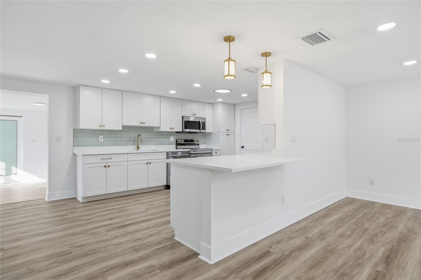 HICKORY HILL ACRES - Residential