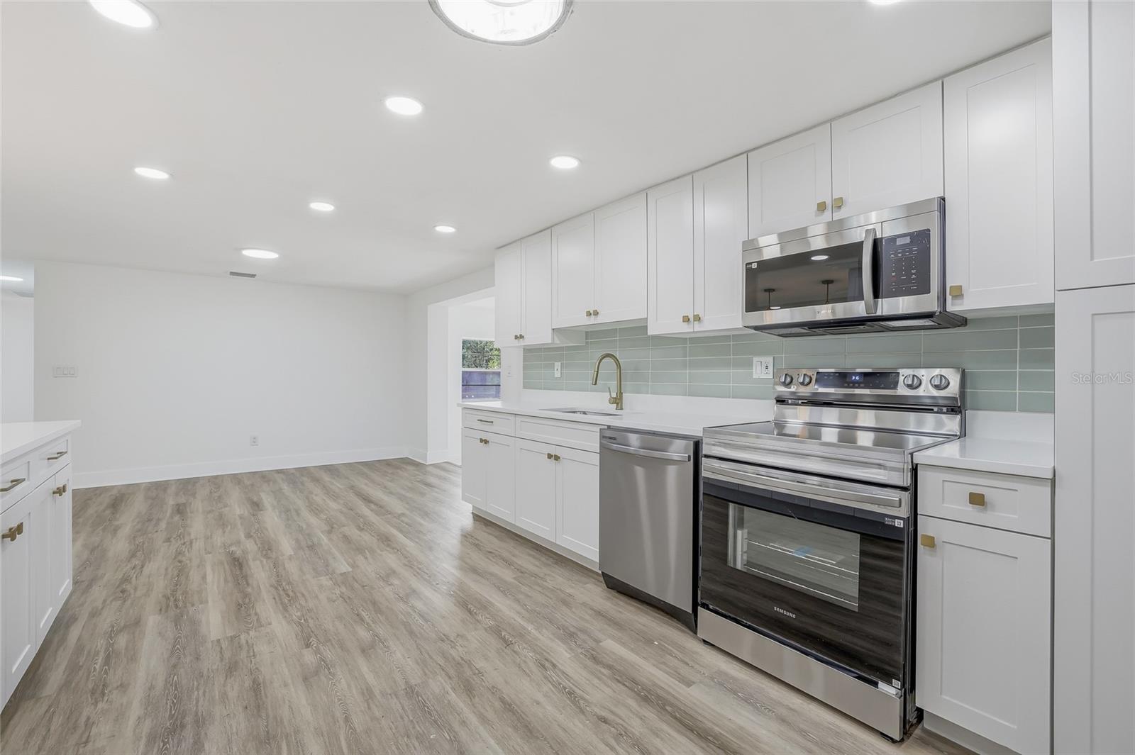 HICKORY HILL ACRES - Residential