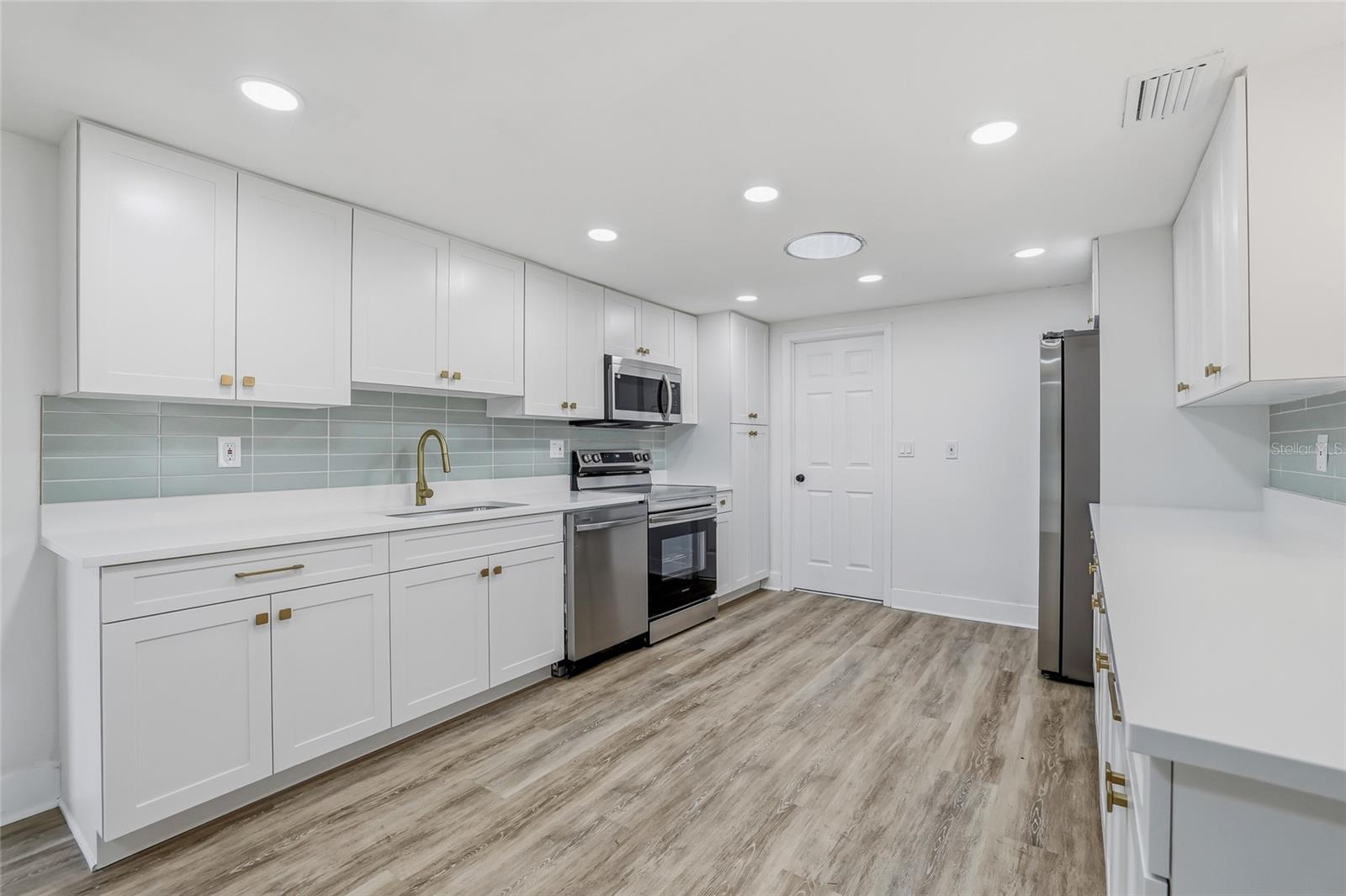 HICKORY HILL ACRES - Residential