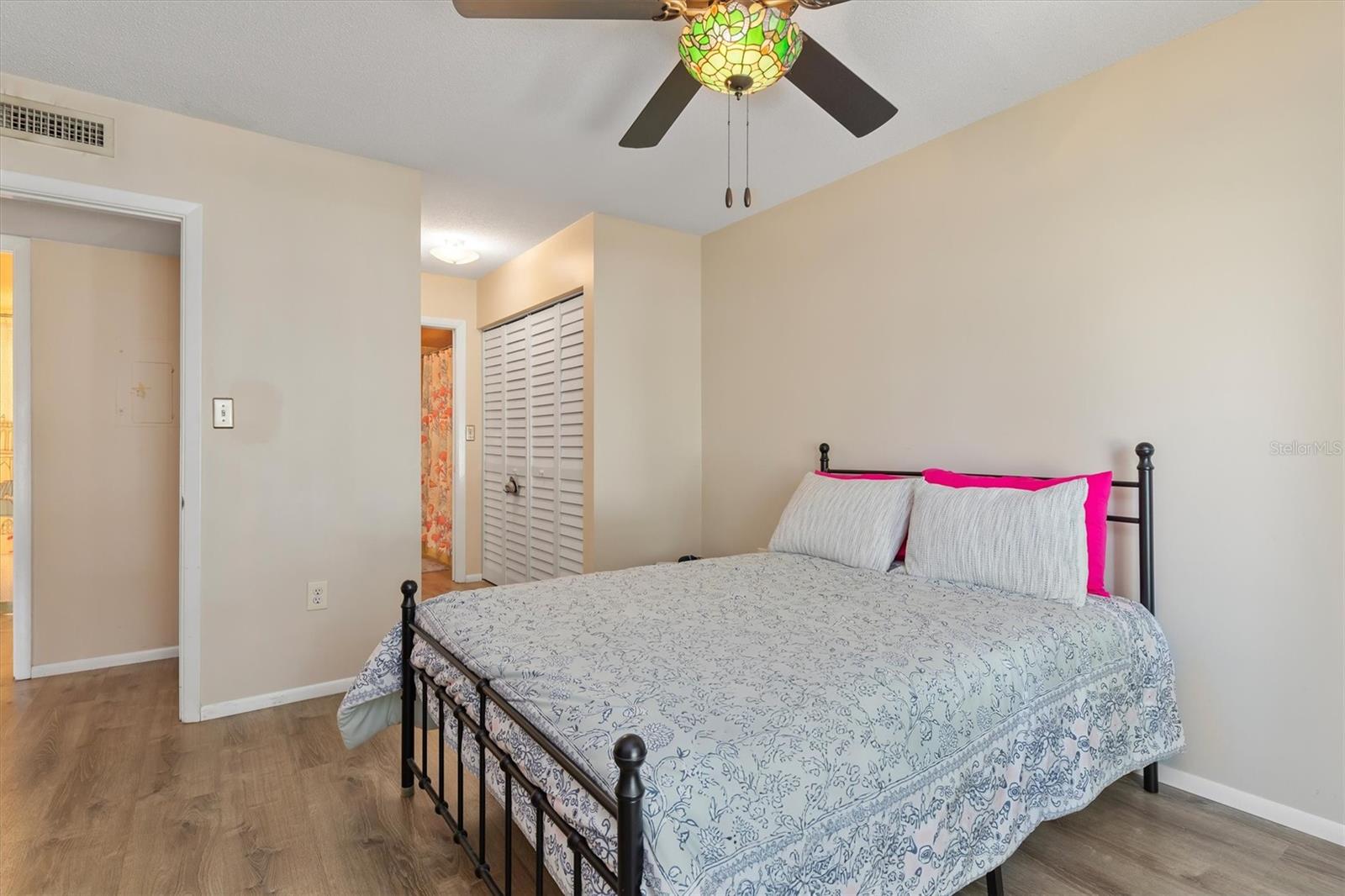 ESSEX HOUSE - Residential