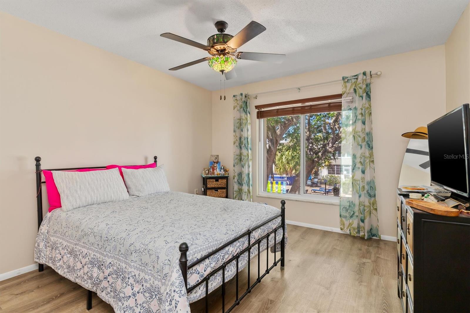 ESSEX HOUSE - Residential