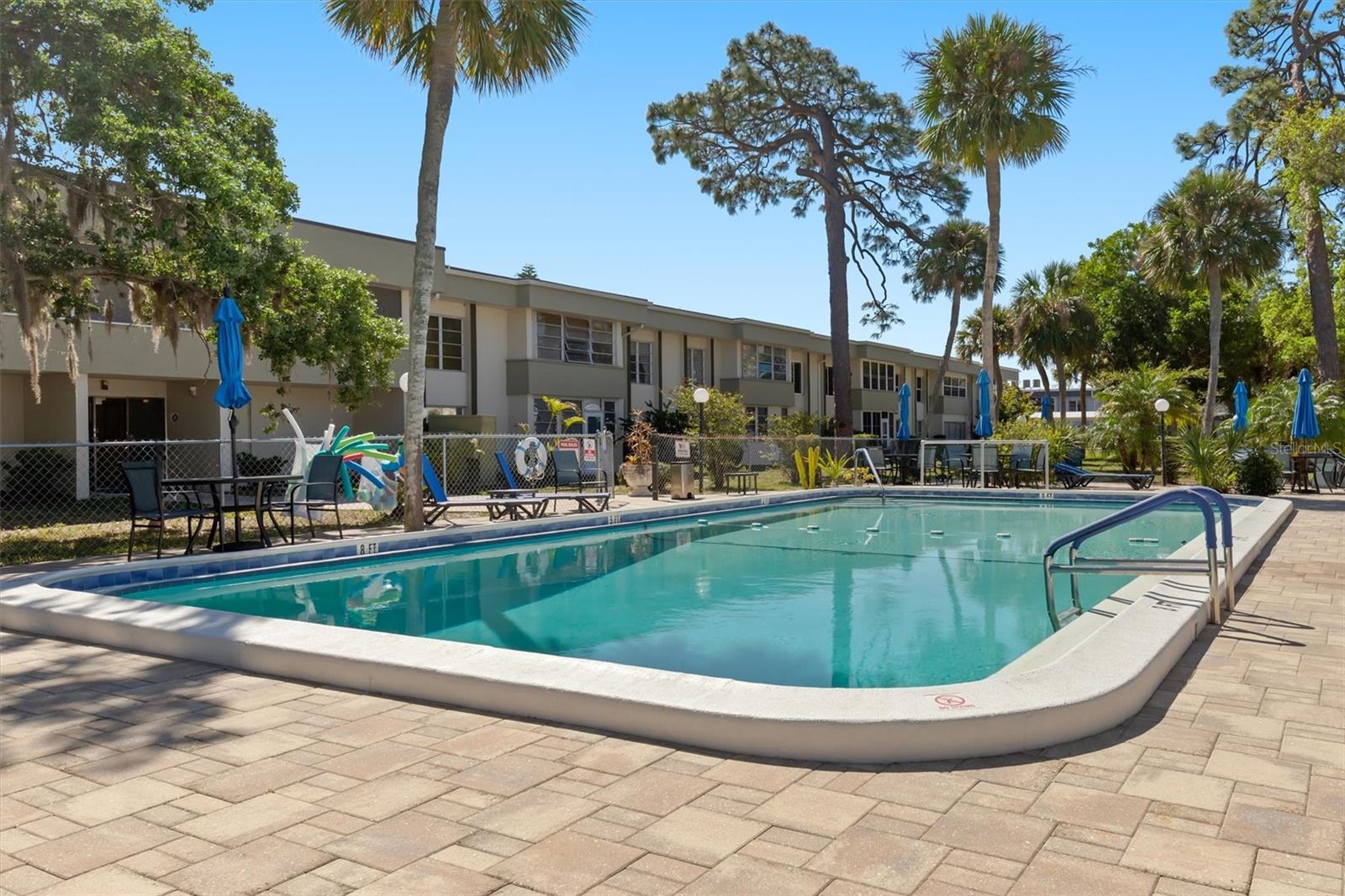 ESSEX HOUSE - Residential