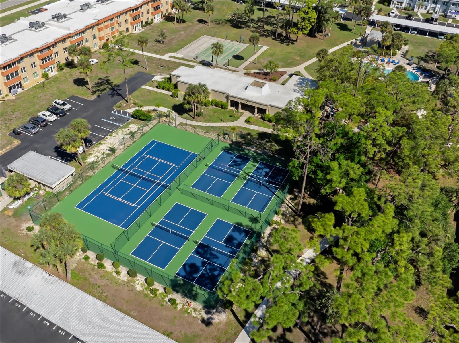 ESSEX HOUSE - Residential