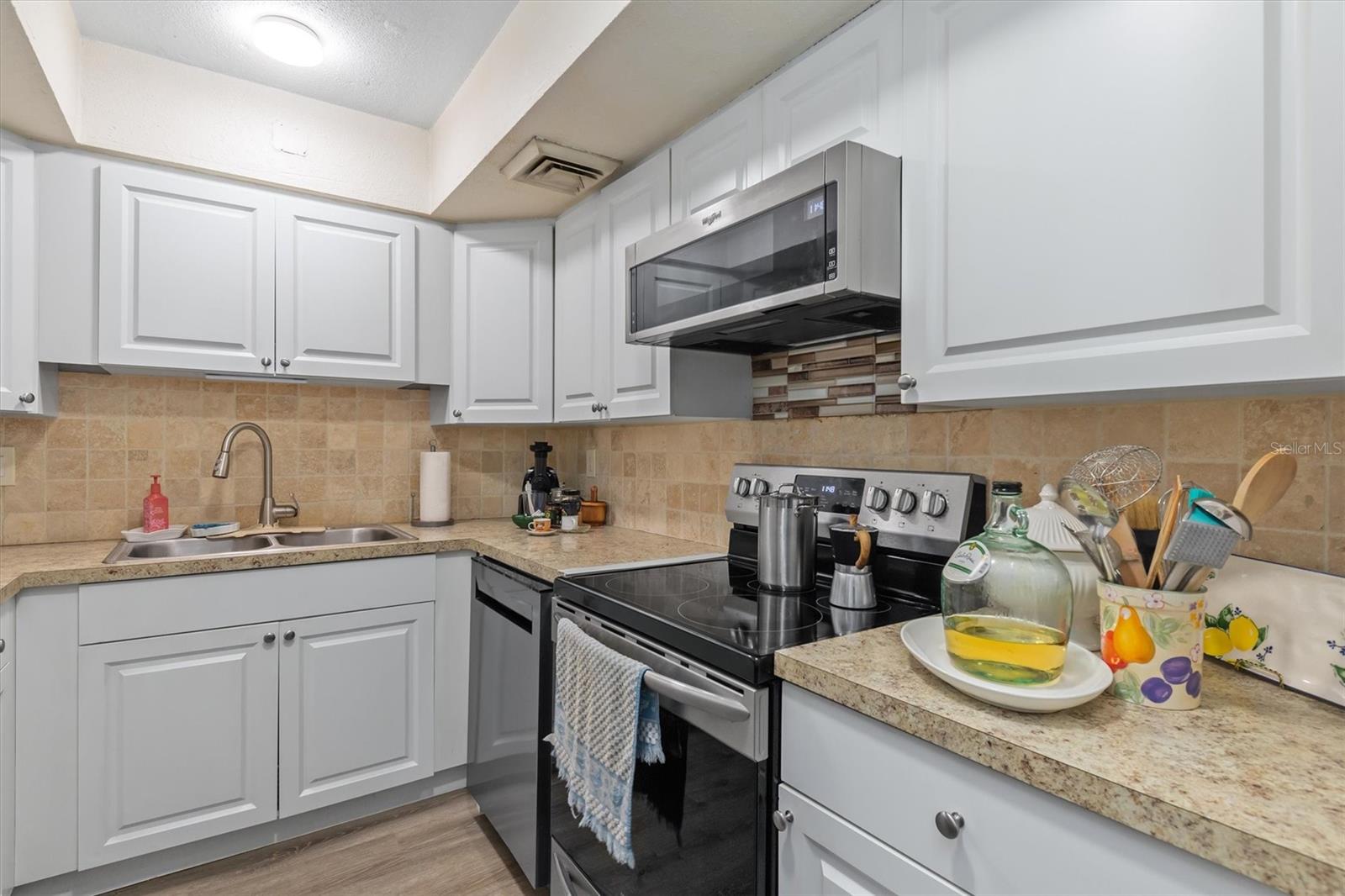 ESSEX HOUSE - Residential