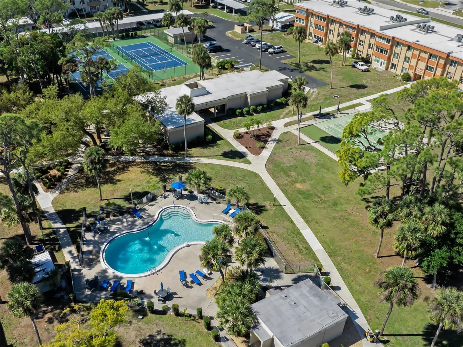 ESSEX HOUSE - Residential