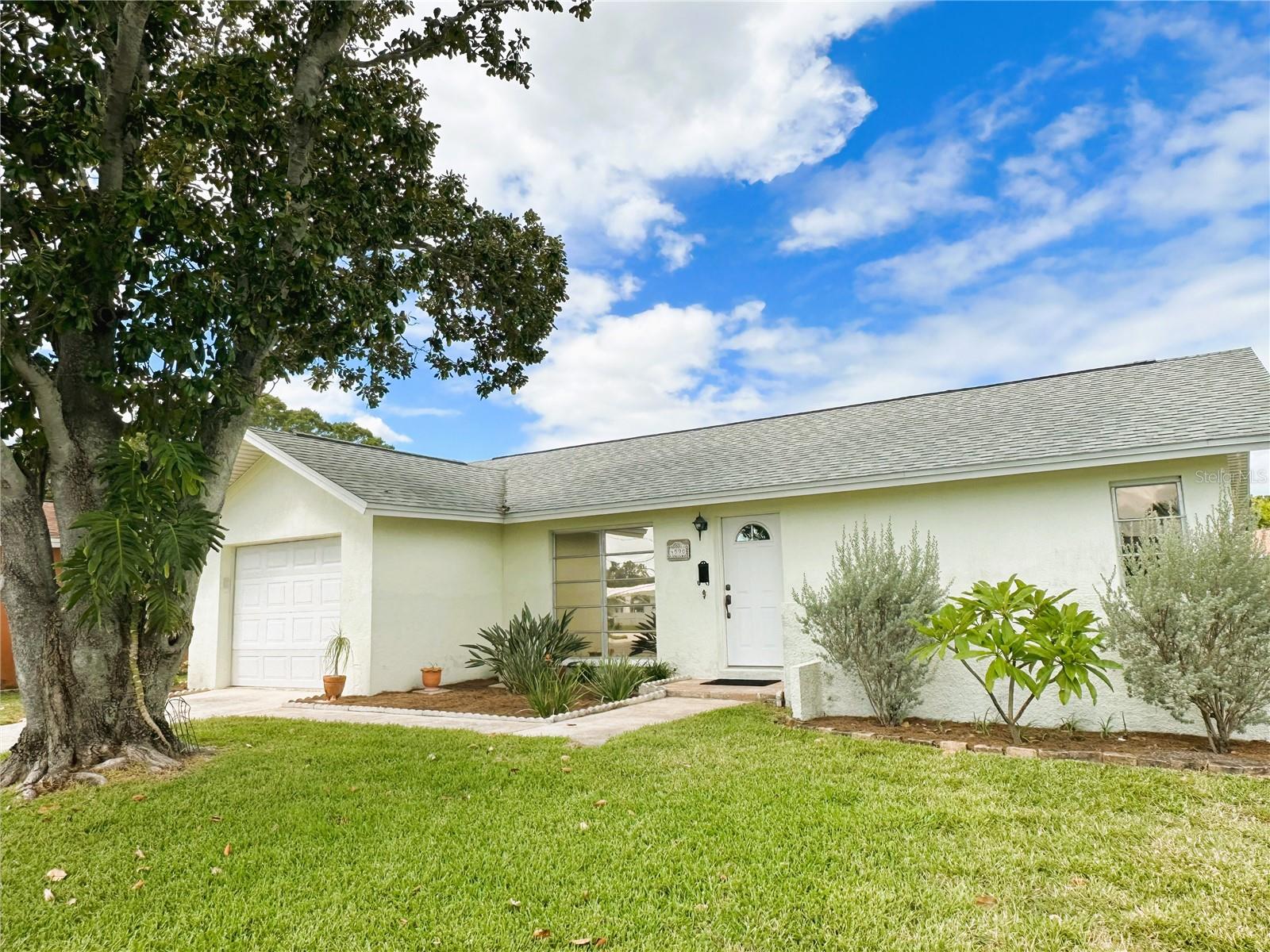 LAKES UNIT I THE - Residential