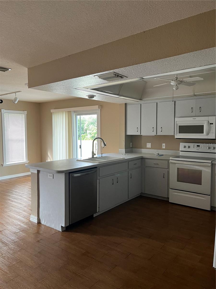 PORT CHARLOTTE SUB 09 - Residential Lease