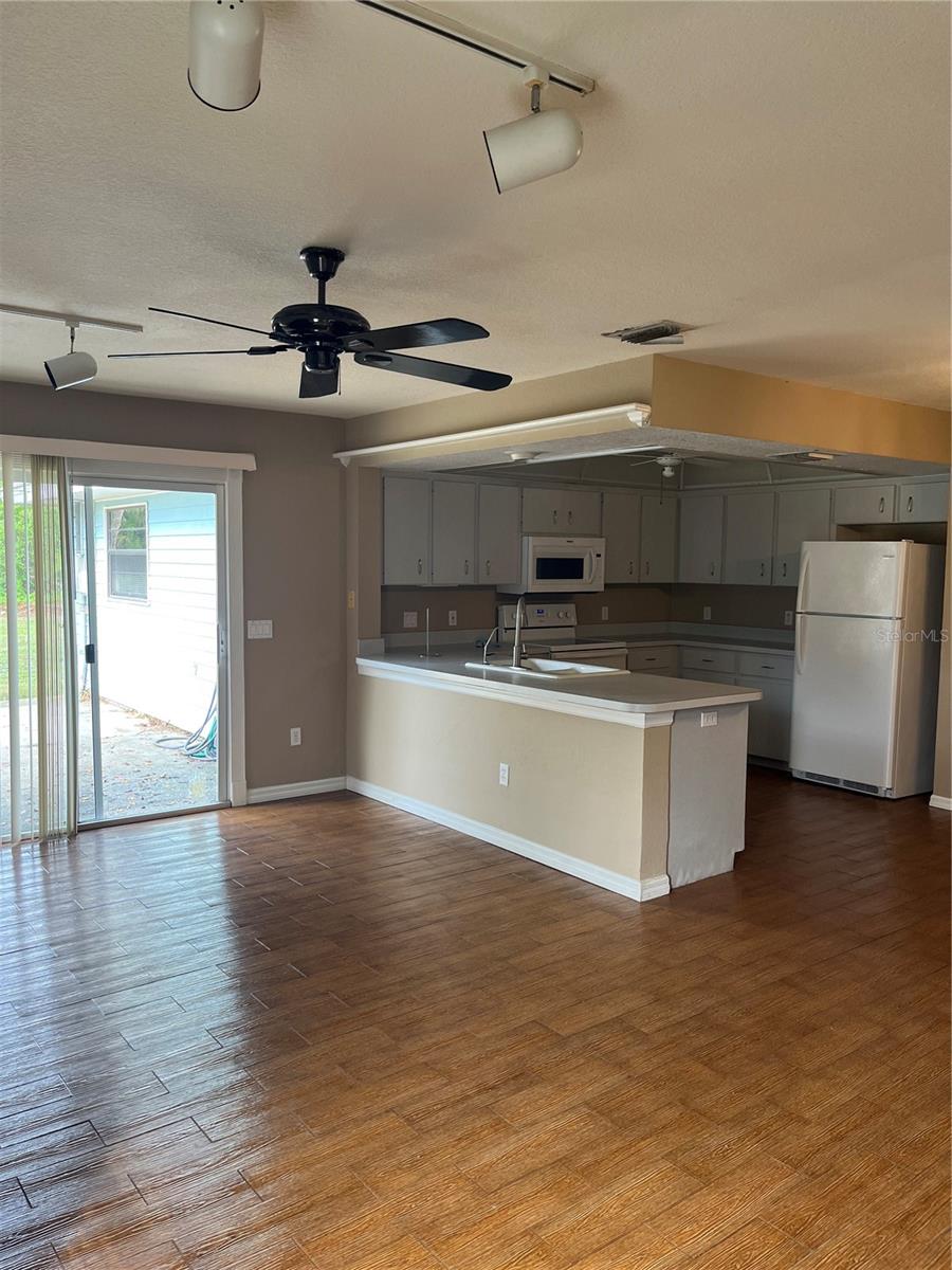PORT CHARLOTTE SUB 09 - Residential Lease