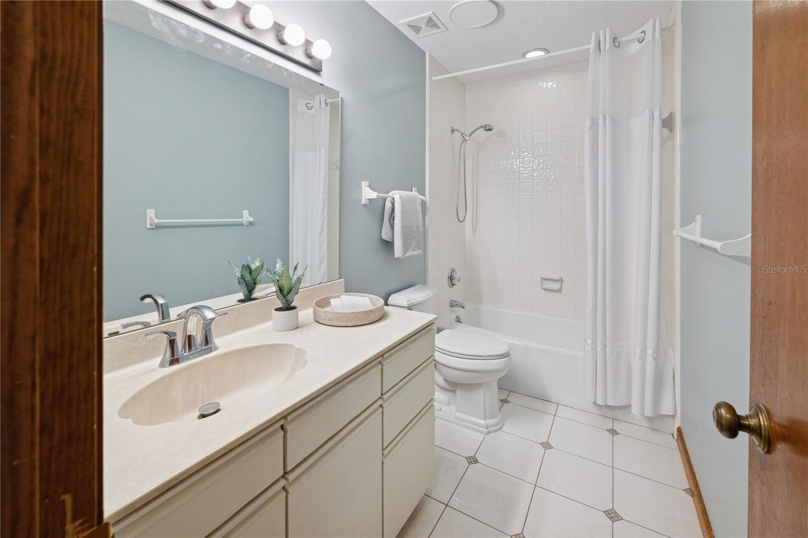 SEMINOLE RIDGE #4 - Residential