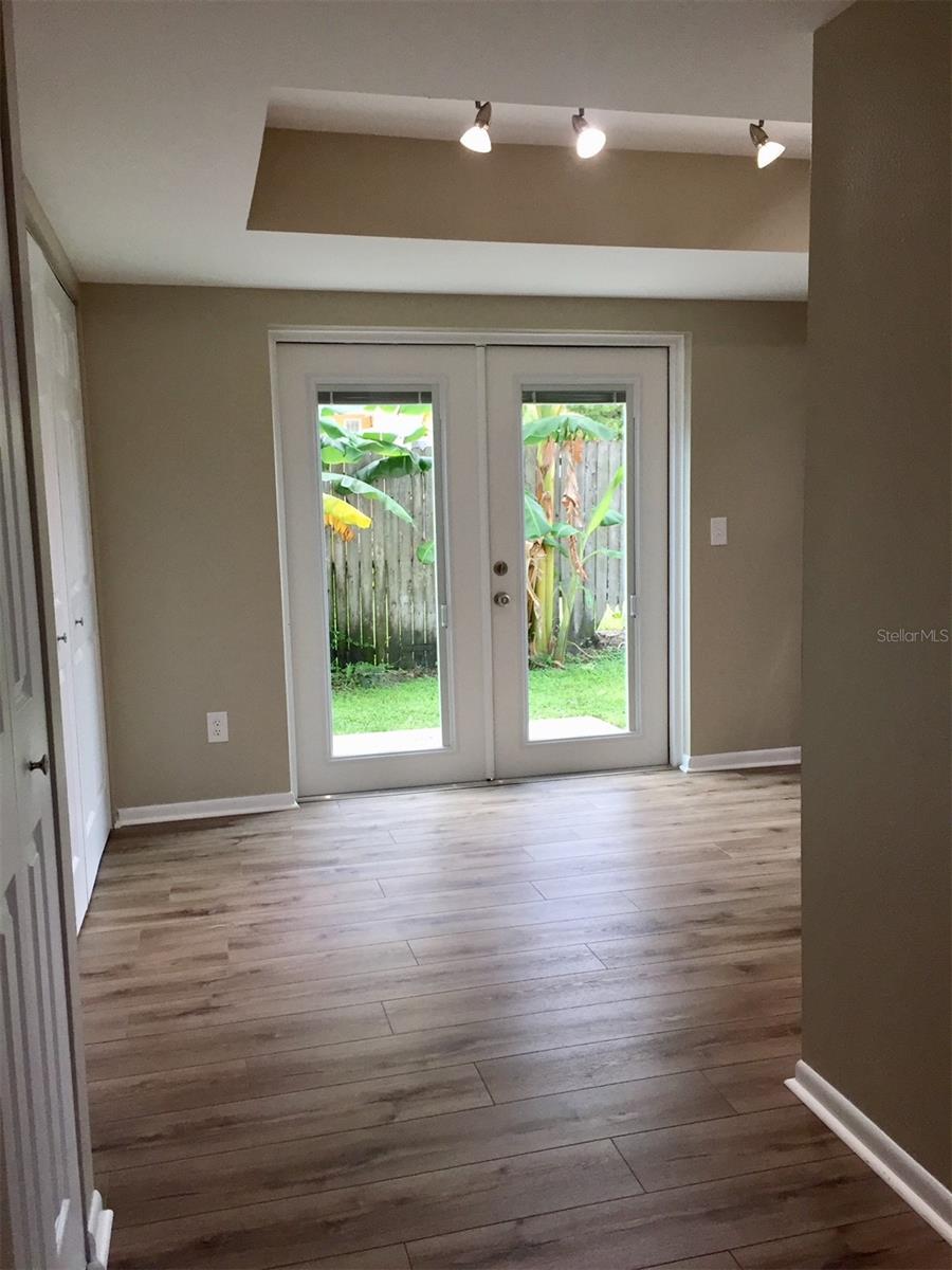 305 SOUTH WESTLAND A CONDOMINI - Residential Lease