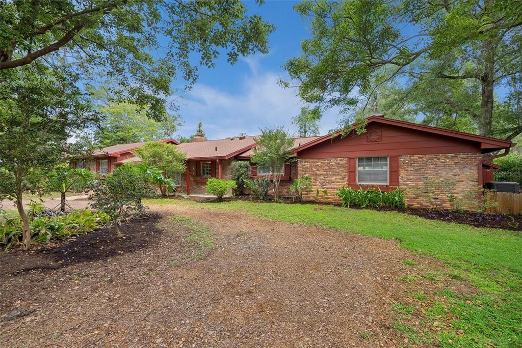 Photo of 295 Frances Circle, Altamonte Springs, FL 32701 (MLS # S5147940)