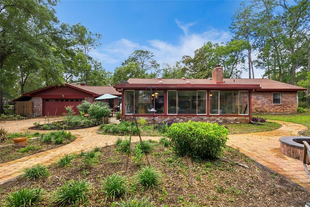 Photo of 295 Frances Circle, Altamonte Springs, FL 32701 (MLS # S5147940)