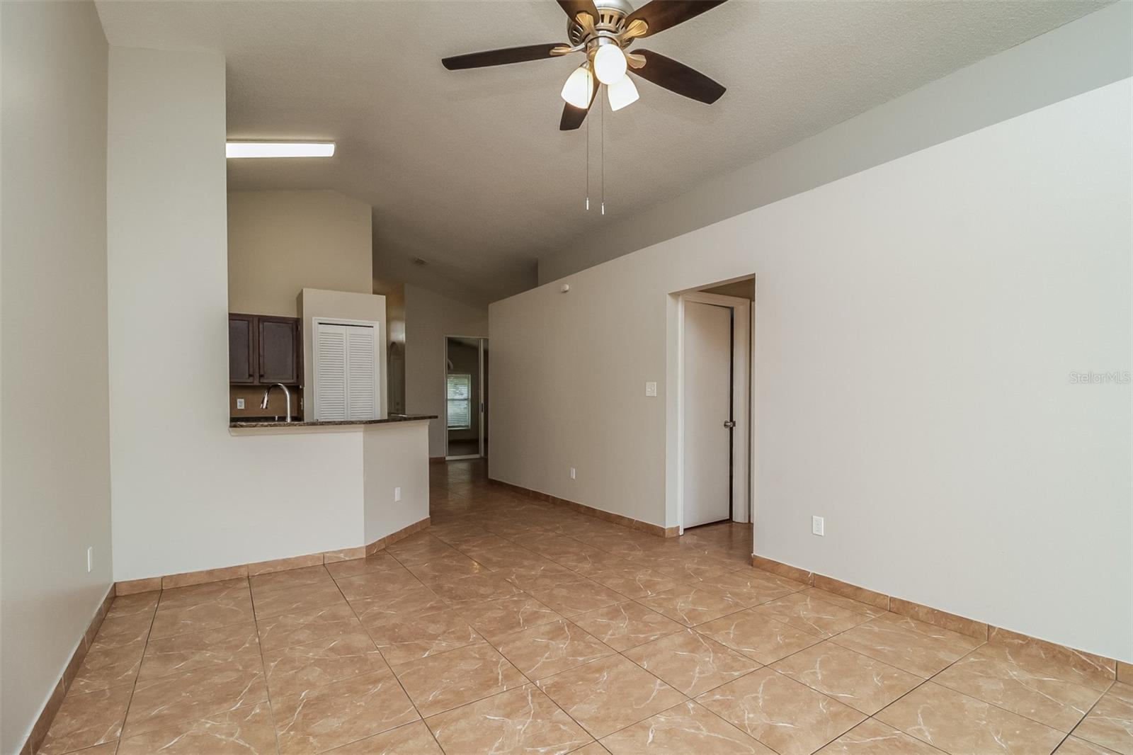 120 LAKEBREEZE CIRCLE