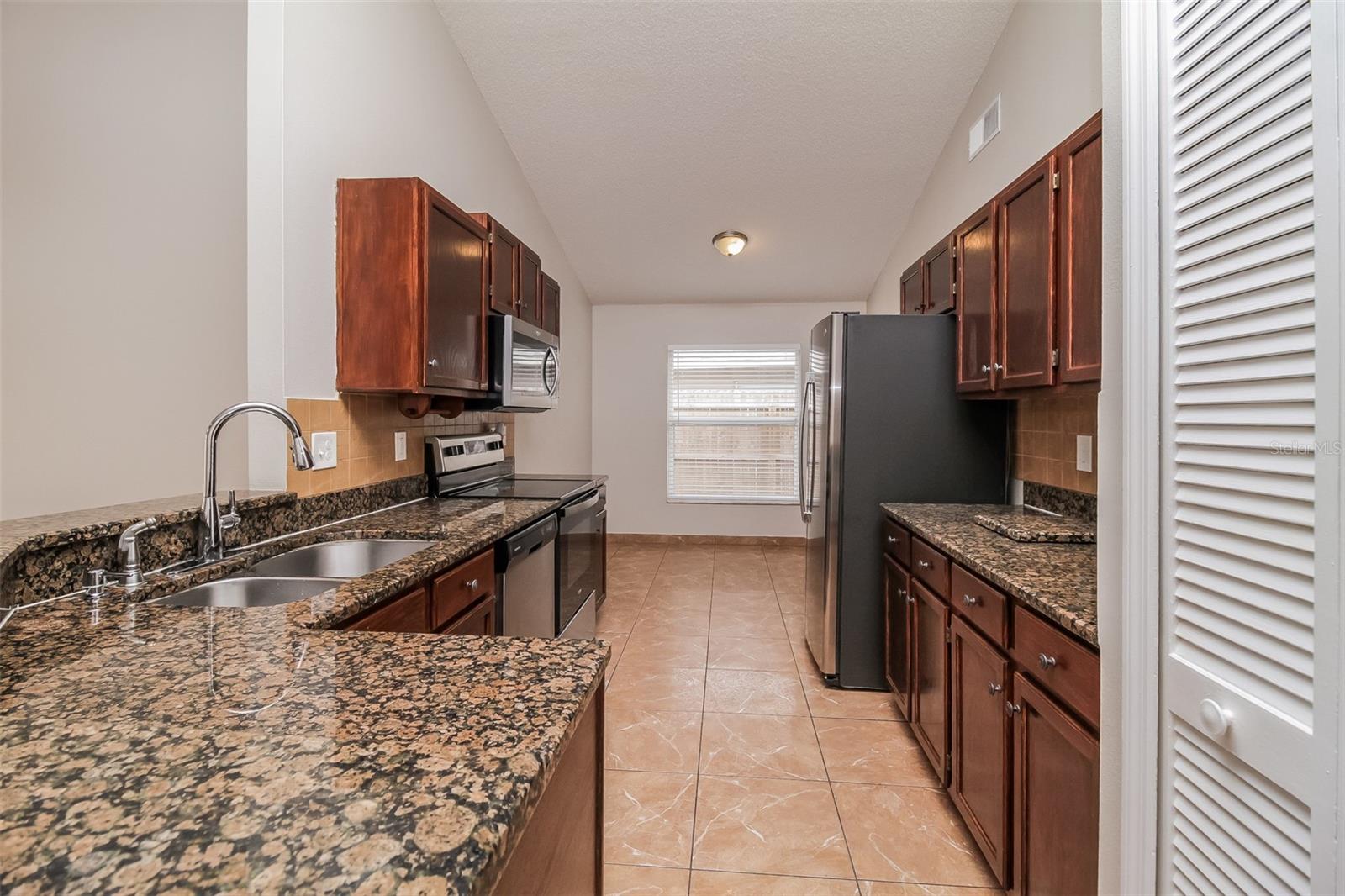 120 LAKEBREEZE CIRCLE