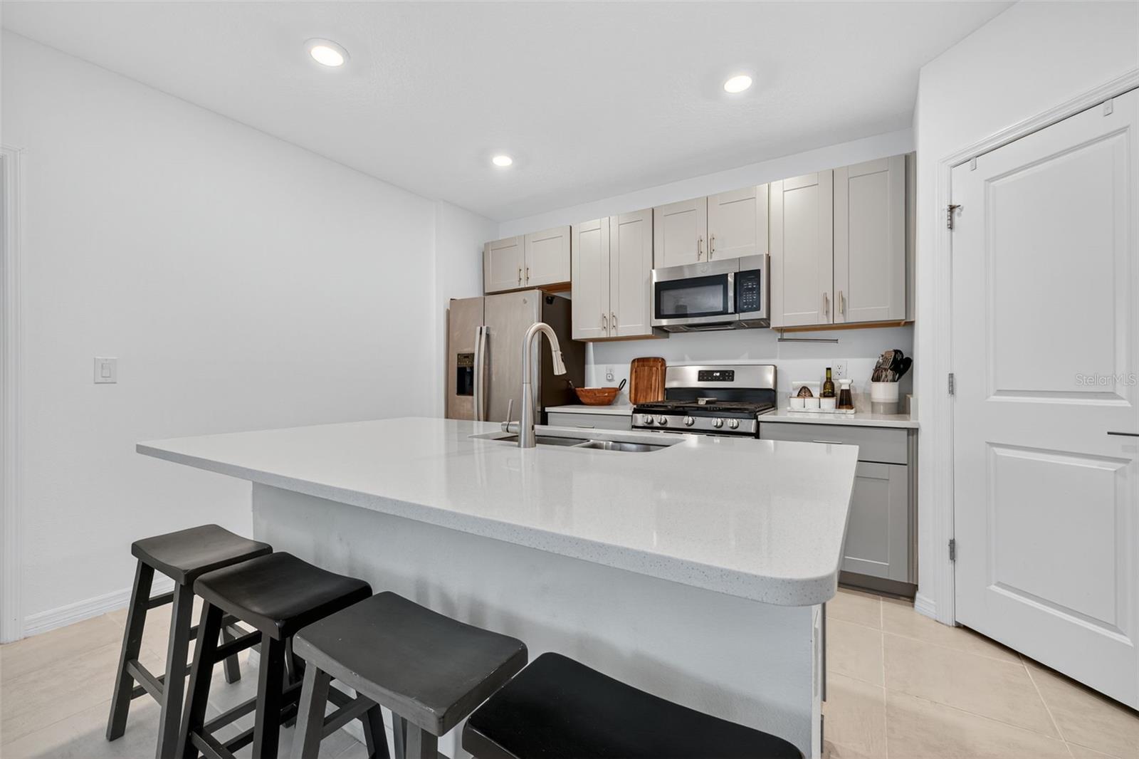 ARTISAN LAKES EAVES BEND - Residential Lease