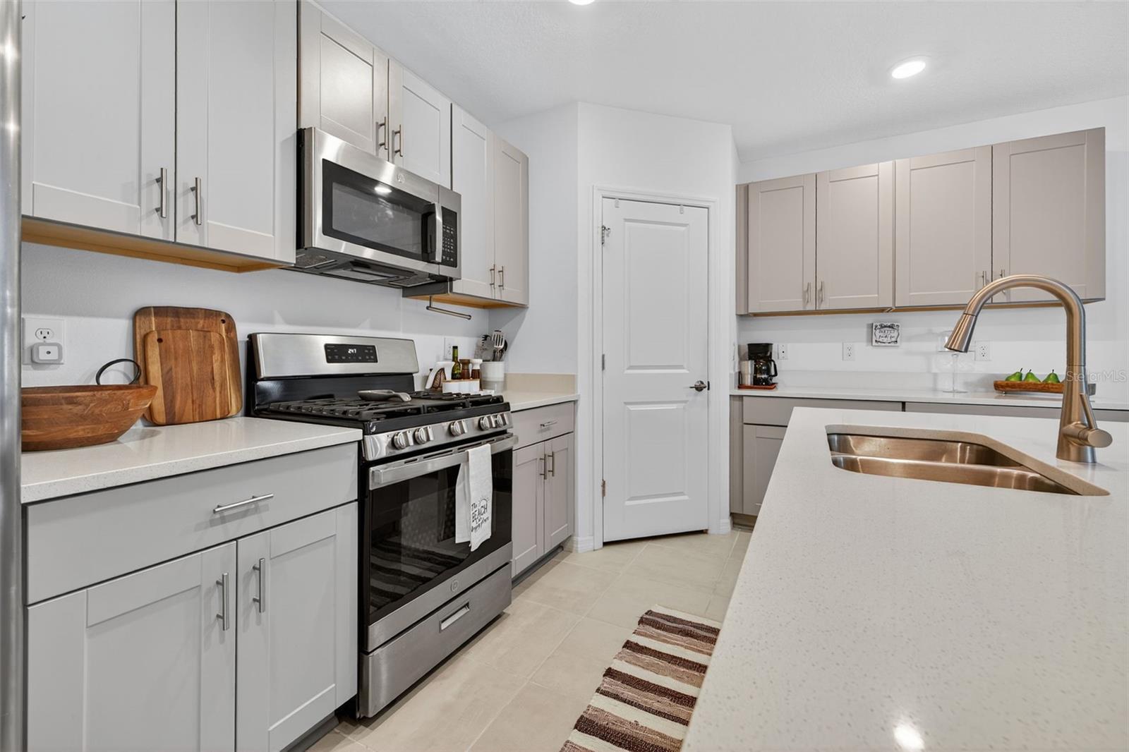 ARTISAN LAKES EAVES BEND - Residential Lease