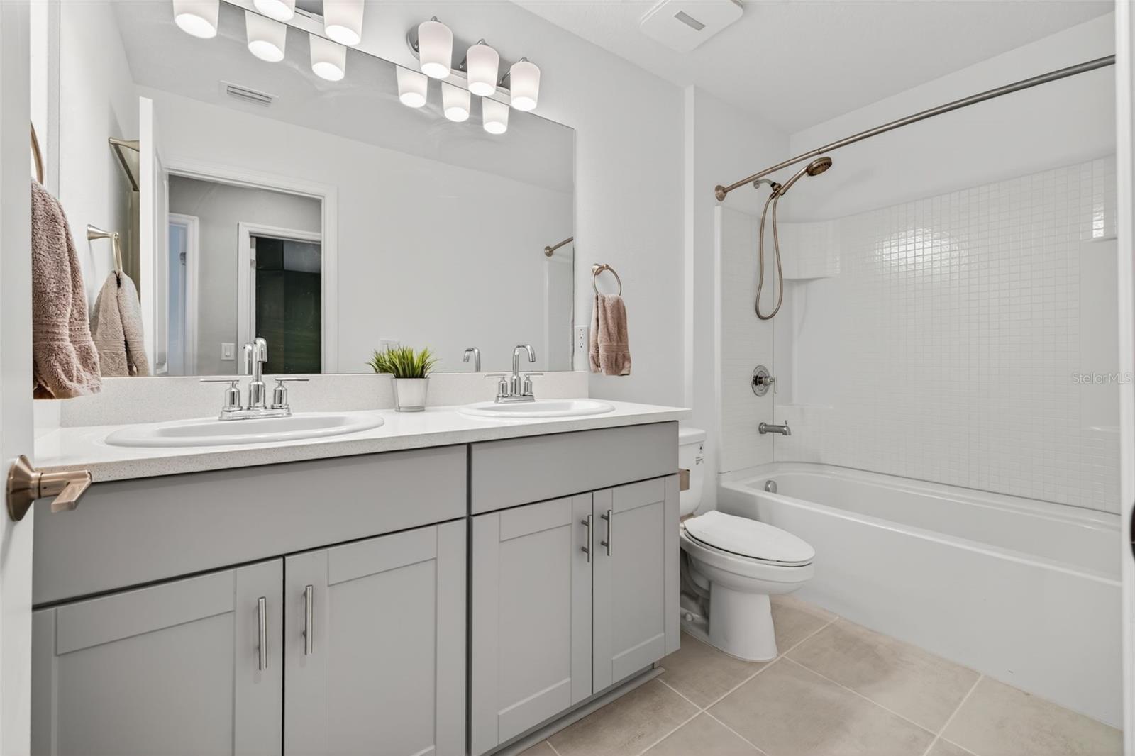 ARTISAN LAKES EAVES BEND - Residential Lease