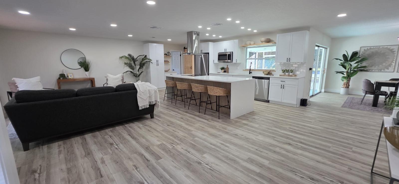 2074 DUNSFORD DRIVE