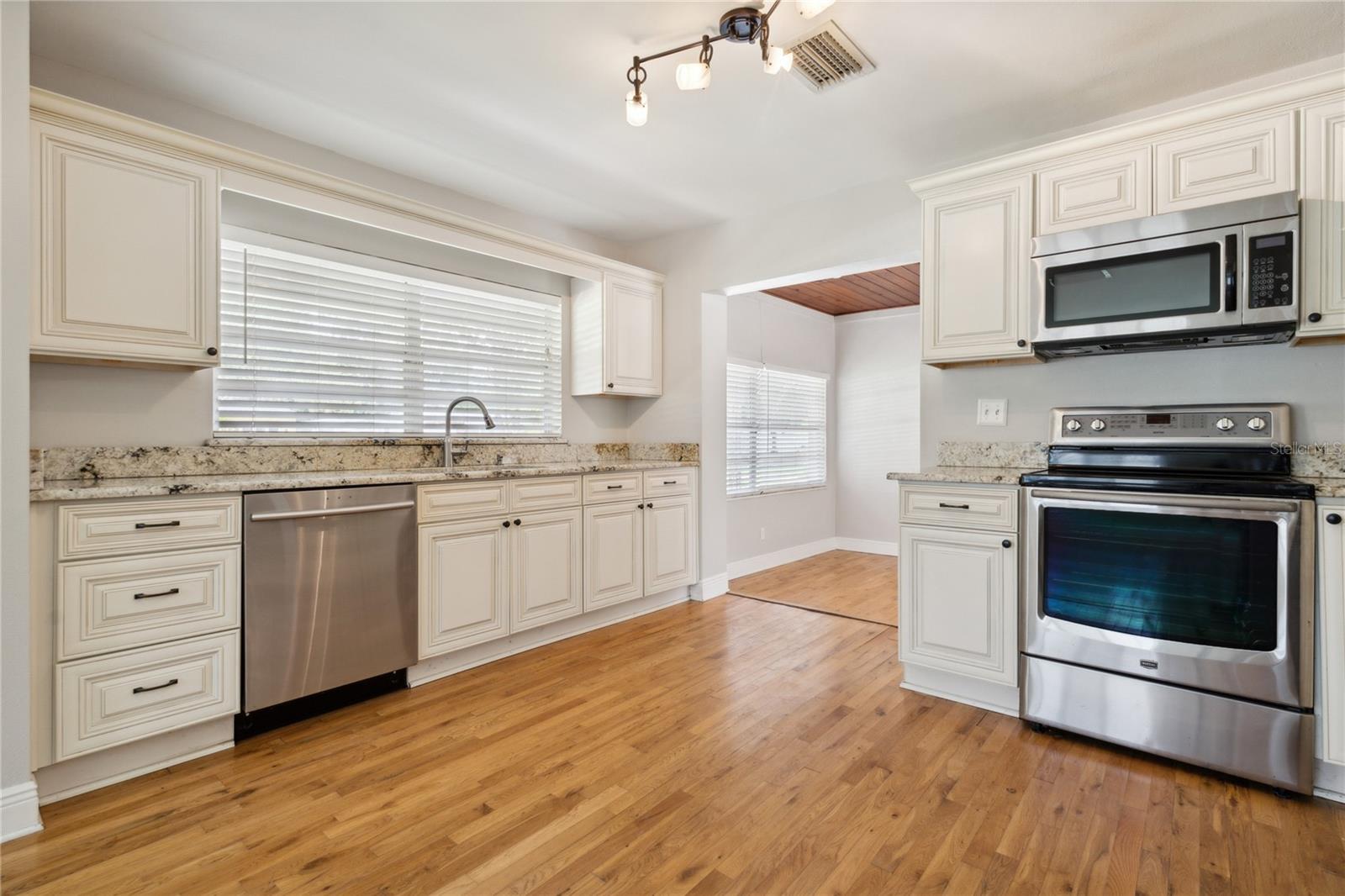 MANHATTAN MANOR 3 - Residential Lease